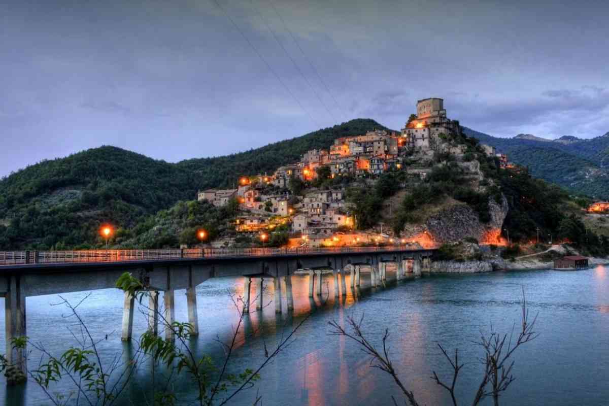 La "Piccola Svizzera" italiana: si trova a due ore da Roma e costa la metà delle grandi mete alpine