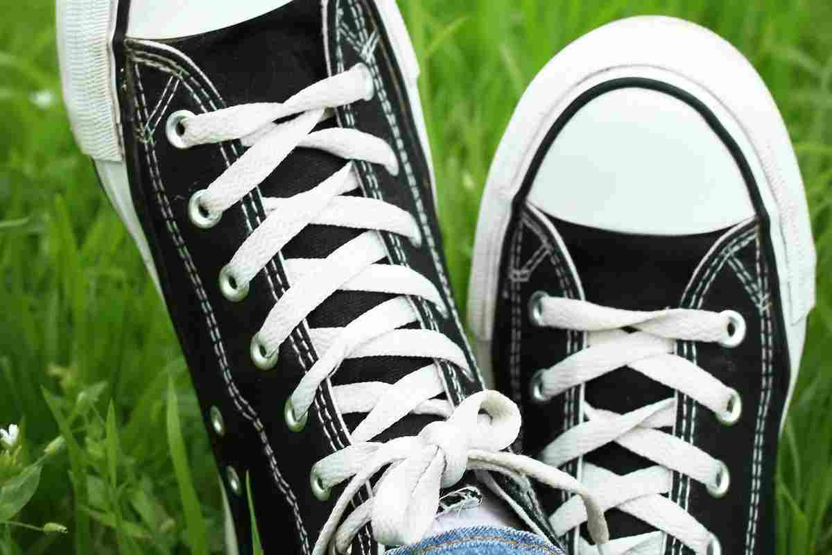 A cosa servono davvero i buchi nelle Converse? Il dettaglio che (quasi) nessuno conosce