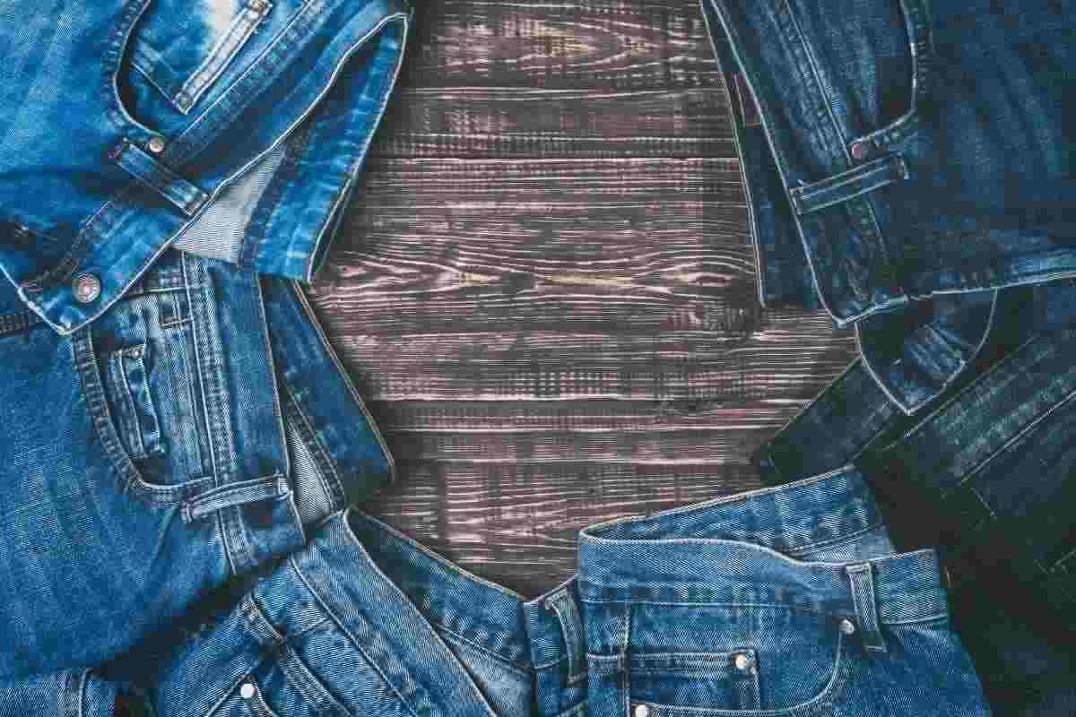 Perché i jeans hanno i bottoni sulle tasche? C'è un motivo che non ti aspetti per niente