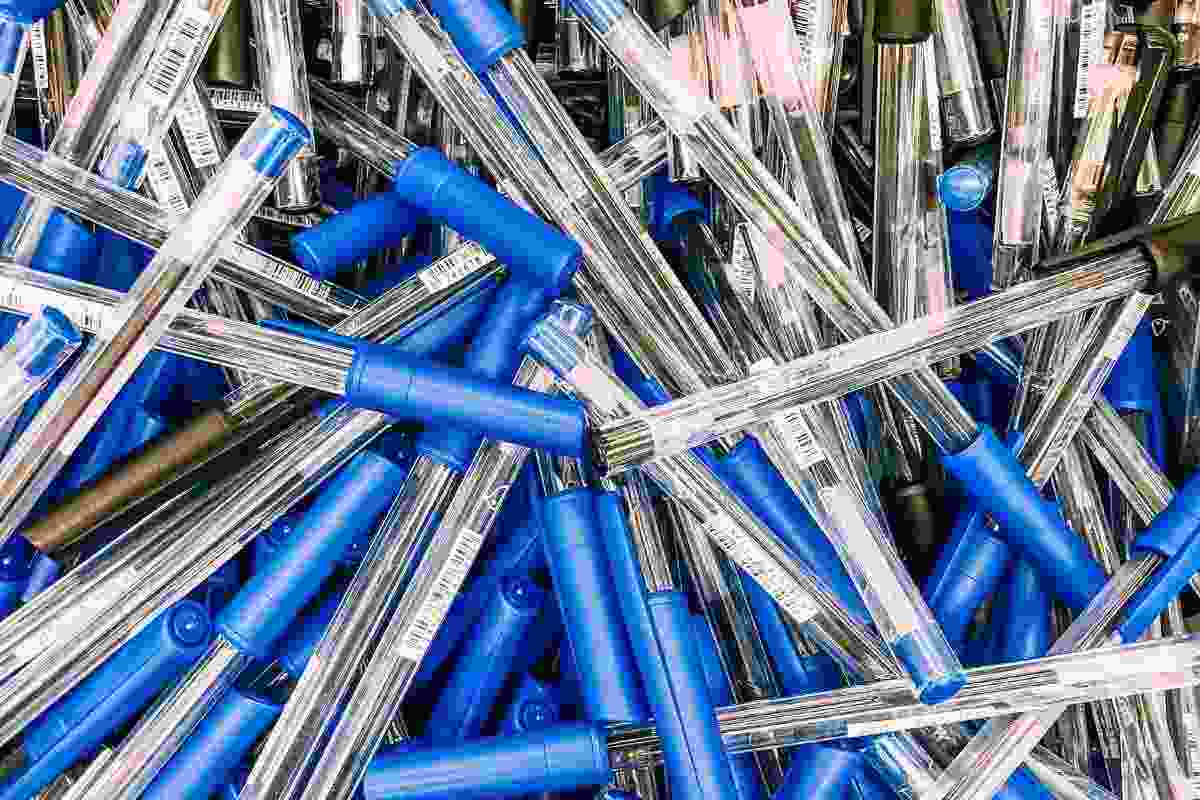 Perché il tappo sulle penne ha il buco? Il vero motivo è assurdo: abbiamo sempre sbagliato ad usarle