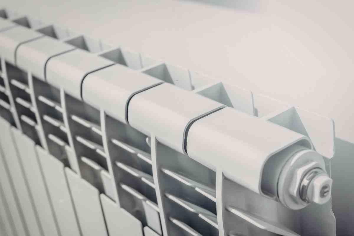 Il segreto dietro il foglio di alluminio dietro il termosifone: svolta in casa, cosa succede