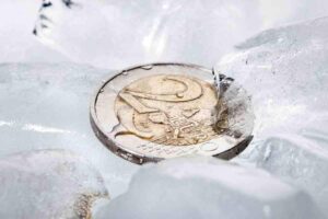 Il trucco che può salvarti la vita: basta una moneta e un contenitore di ghiaccio