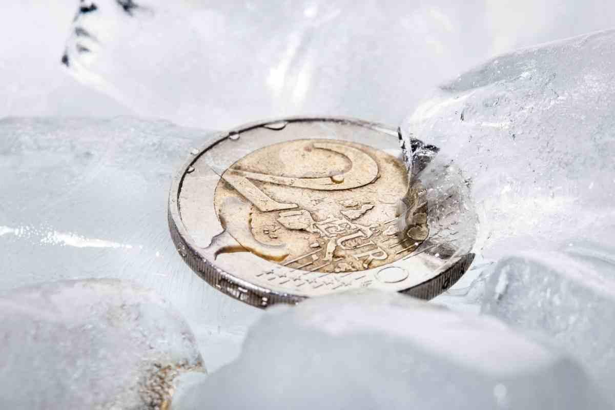 Il trucco che può salvarti la vita: basta una moneta e un contenitore di ghiaccio