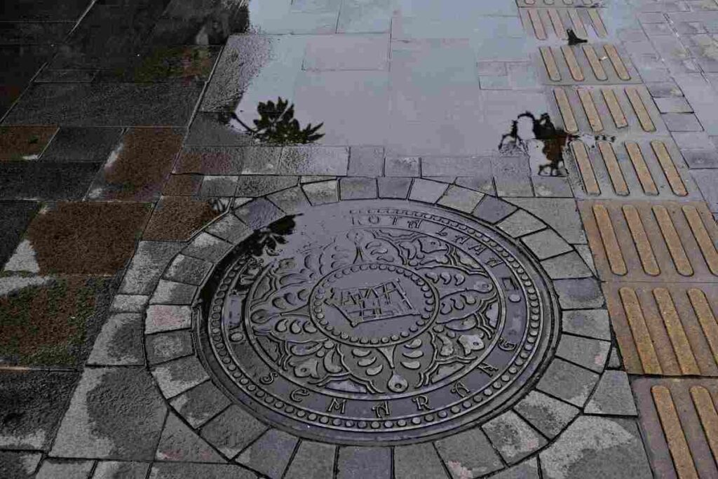 Perché i tombini sono rotondi: il motivo è più logico di quanto pensi